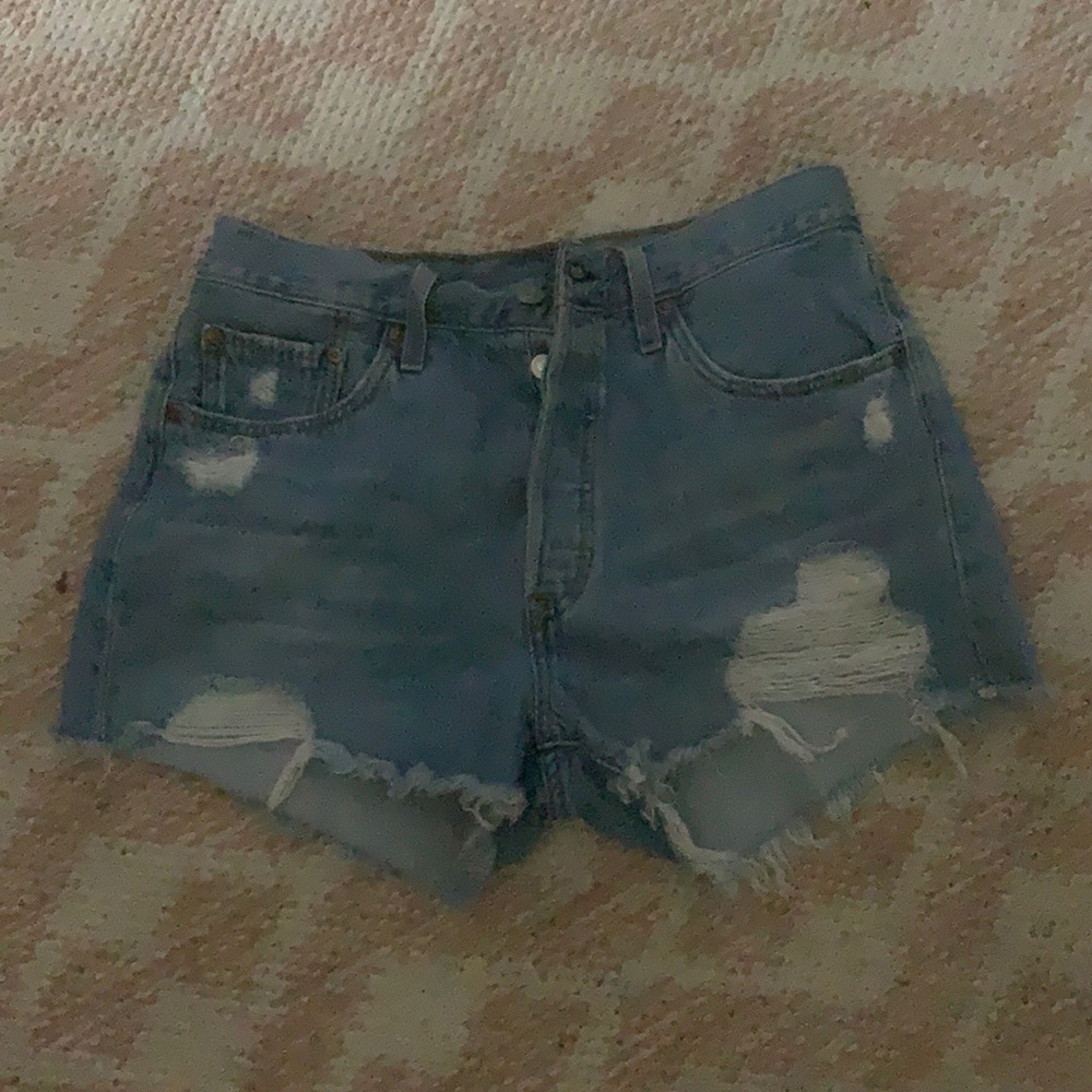 Levi shorts size 29